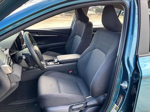 Used 2025 Toyota Camry LE image 7