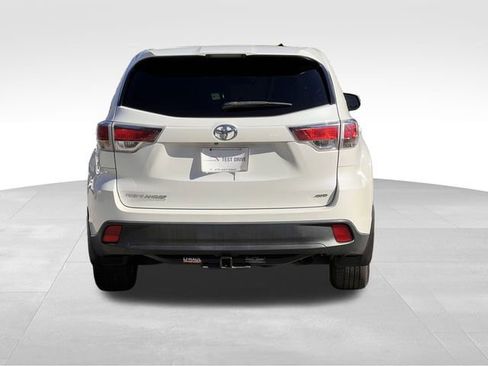 Used 2016 Toyota Highlander LE AWD/4WD image 4