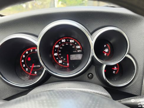 Used 2006 Pontiac Vibe w/ Sun And Sound Package FWD image 15