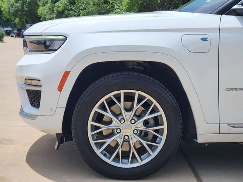 Used 2024 Jeep Grand Cherokee Summit AWD/4WD image 8