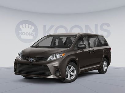 Used 2019 Toyota Sienna XLE w/ XLE Navigation Package