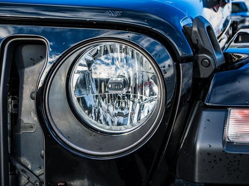 Used 2022 Jeep Gladiator Rubicon w/ Trailer Tow Package image 9