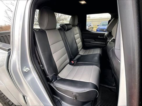 Used 2024 Toyota Tacoma TRD Sport image 37