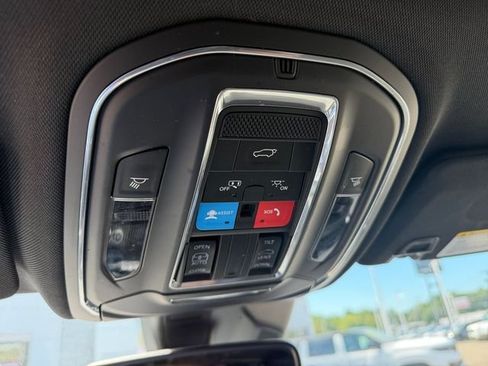 Used 2023 Jeep Grand Cherokee Altitude AWD/4WD image 23