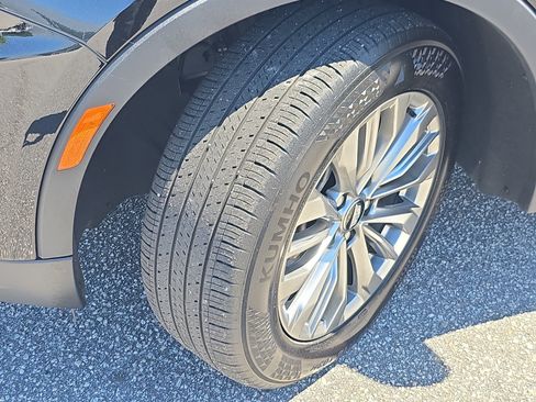 Used 2025 Cadillac XT4 Premium Luxury FWD image 29