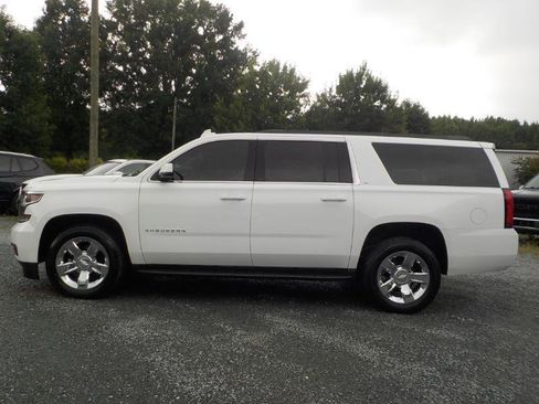 Used 2019 Chevrolet Suburban LT RWD image 2
