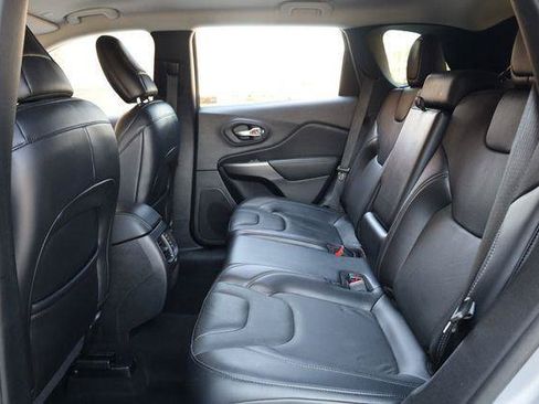 Used 2021 Jeep Cherokee Latitude Lux FWD image 23