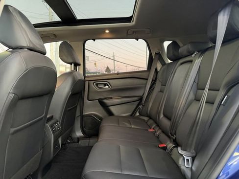 Used 2021 Nissan Rogue SV w/ Premium Package image 30