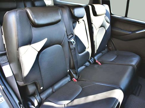 Used 2006 Nissan Pathfinder SE w/ (P01) Se Premium Pkg image 29