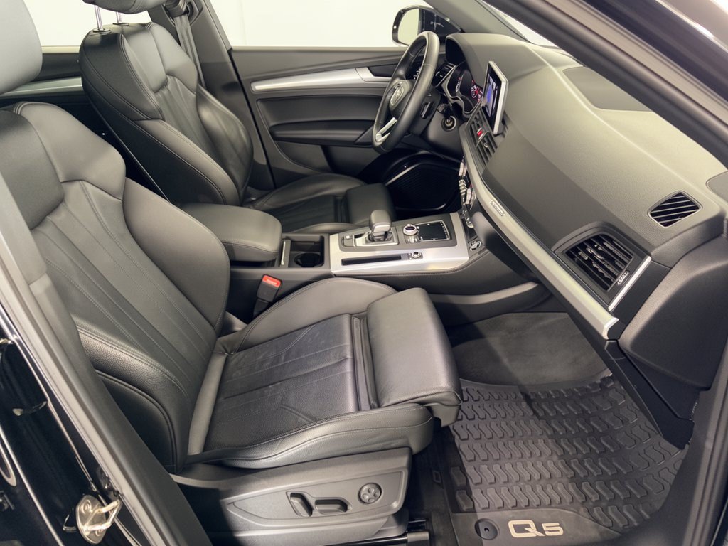 Used 2020 Audi Q5 2.0T Titanium Premium Plus AWD/4WD image 30