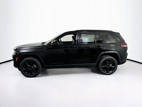 Used 2023 Jeep Grand Cherokee Limited w/ Black Appearance Package image 8