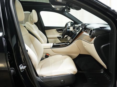 Used 2024 Mercedes-Benz GLC 300 4MATIC image 16
