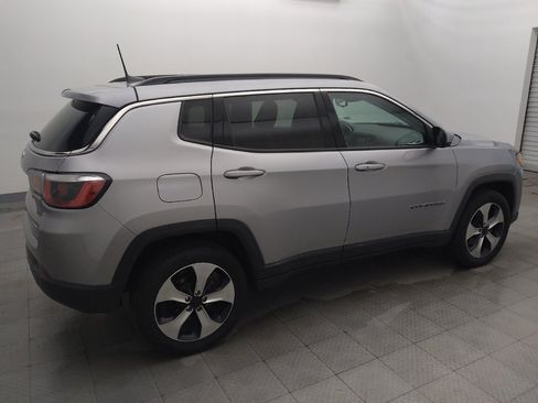 Used 2019 Jeep Compass Latitude w/ Cold Weather Group AWD/4WD image 10