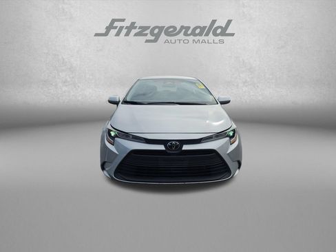 Used 2025 Toyota Corolla LE FWD image 2