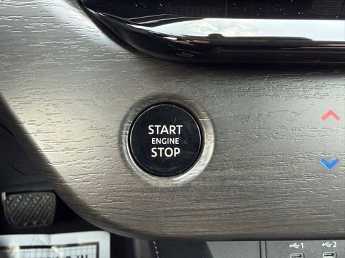Used 2025 Nissan Murano SV AWD/4WD image 20