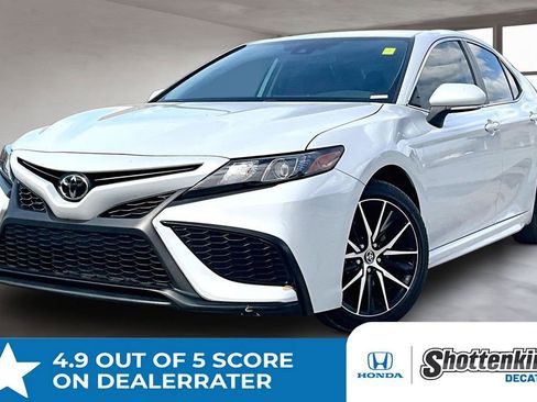 Used 2023 Toyota Camry SE image 1