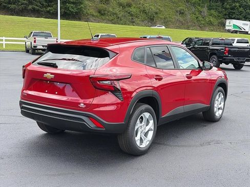 New 2026 Chevrolet Trax LS w/ LS Convenience Package FWD image 4