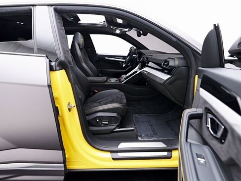 Used 2021 Lamborghini Urus image 29