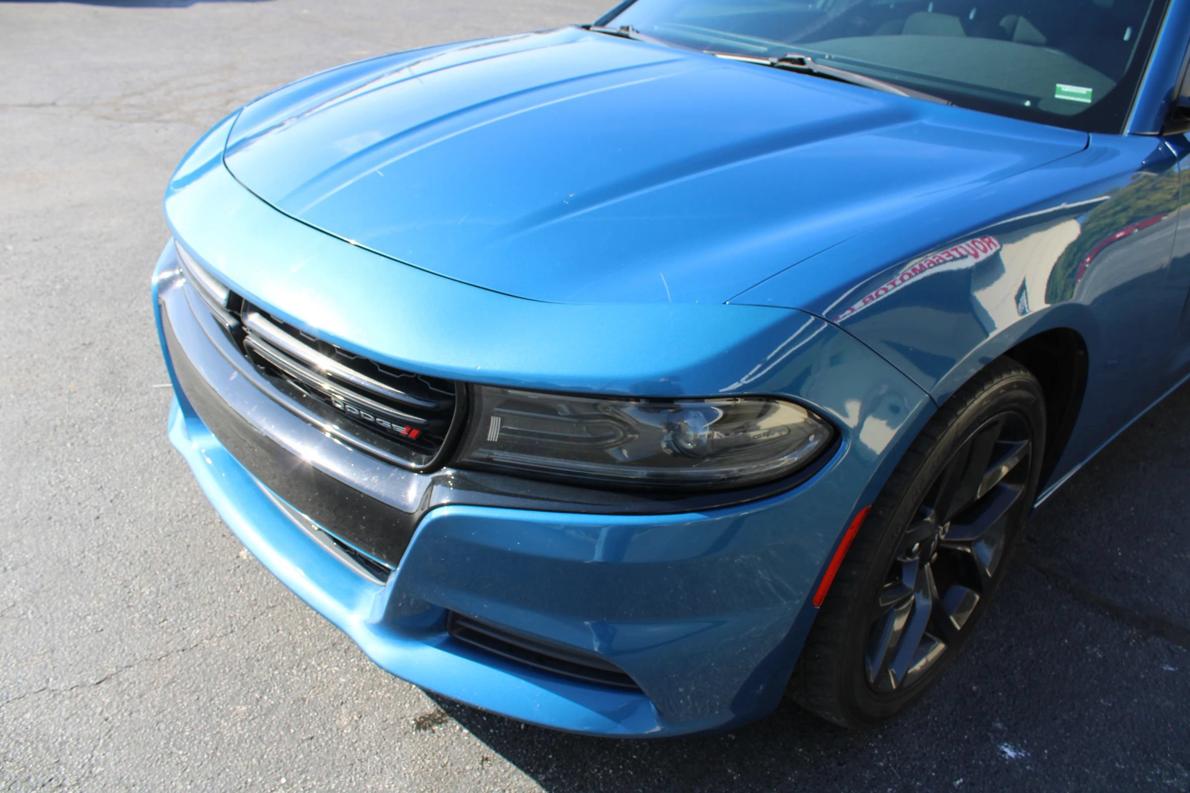 Used 2022 Dodge Charger SXT w/ Blacktop Package RWD image 3