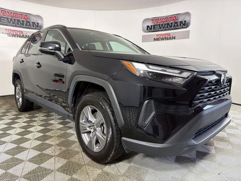 Used 2022 Toyota RAV4 XLE FWD image 1