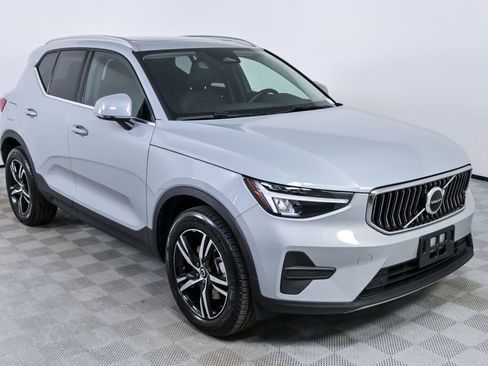 Certified 2025 Volvo XC40 B5 Core image 27
