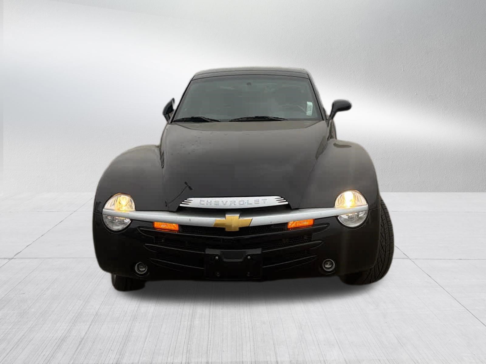 Used 2003 Chevrolet SSR w/ Preferred Equipment Group RWD image 2