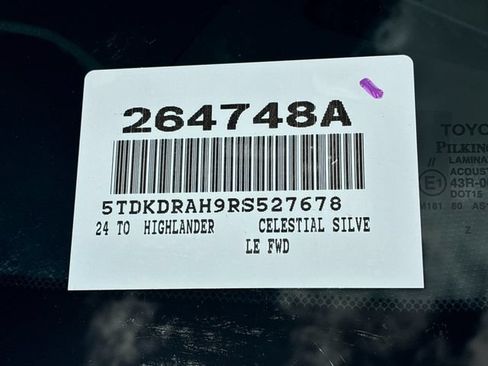 Used 2024 Toyota Highlander LE FWD image 30