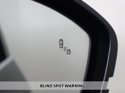 Used 2024 Nissan Pathfinder S image 3