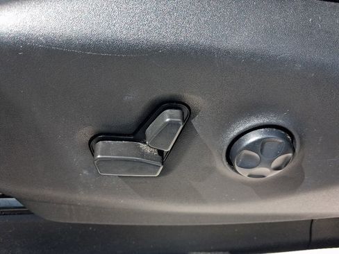 Used 2021 Chrysler Pacifica Touring-L FWD image 18