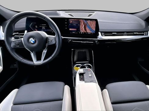 Used 2025 BMW X2 xDrive28i AWD/4WD image 16