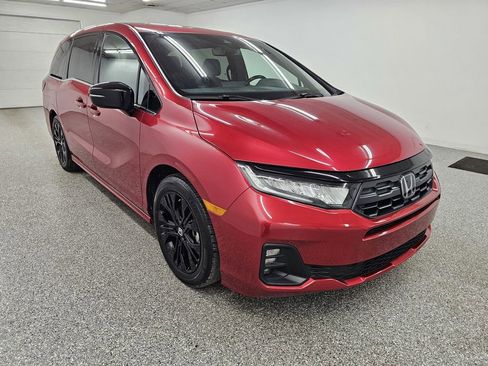 Used 2025 Honda Odyssey Sport-L image 3