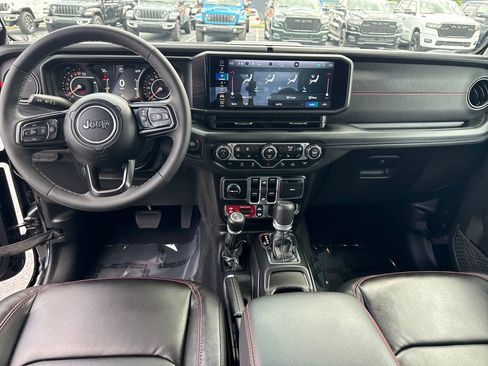 Used 2026 Jeep Gladiator Rubicon w/ Dual Top Group AWD/4WD image 13