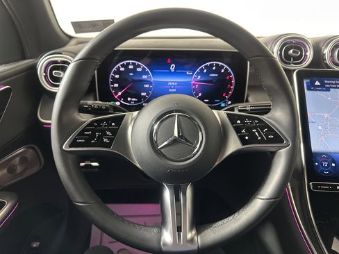 Used 2025 Mercedes-Benz GLC 300 4MATIC image 12