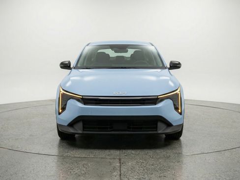 Used 2025 Kia K4 LXS image 2