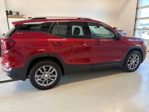 Used 2024 GMC Terrain SLT AWD/4WD image 8