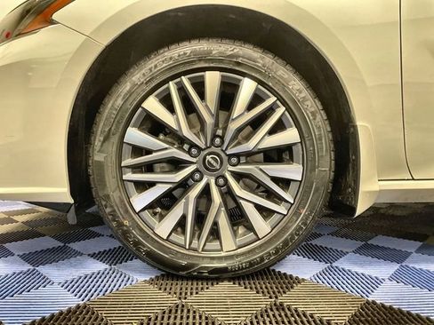Used 2023 Nissan Altima 2.5 SV AWD/4WD image 10