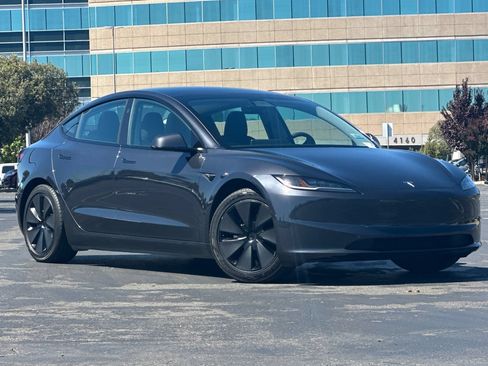 Used 2024 Tesla Model 3 Standard Range RWD image 2