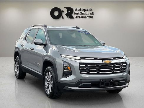 Used 2025 Chevrolet Equinox LT w/ Convenience Package II image 1