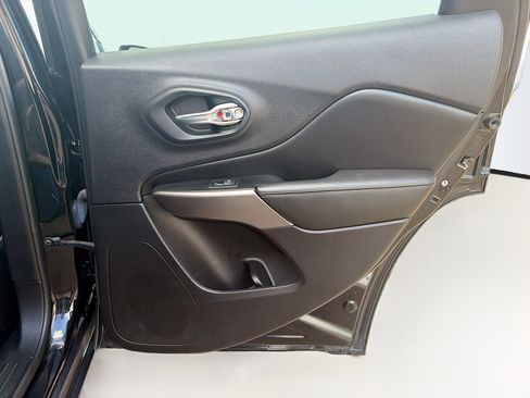 Used 2021 Jeep Cherokee Latitude Lux image 29