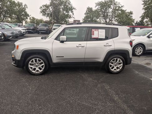 Used 2018 Jeep Renegade Latitude image 6