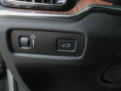 Used 2020 Volvo V60 T5 Momentum w/ Protection Package Premier image 48