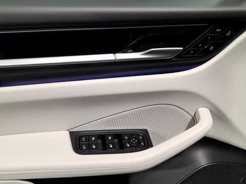 New 2026 Porsche Macan 4 Electric image 14