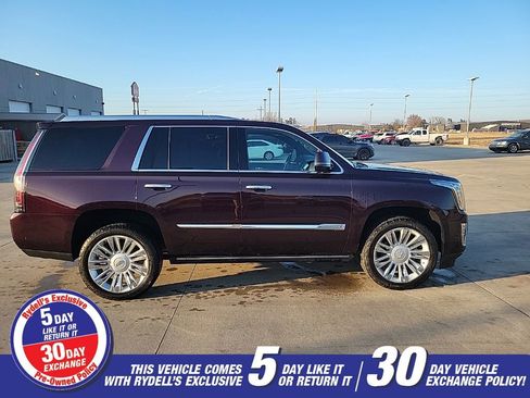 Used 2017 Cadillac Escalade Platinum image 2