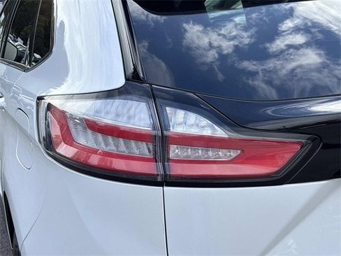 Certified 2024 Ford Edge SEL image 11