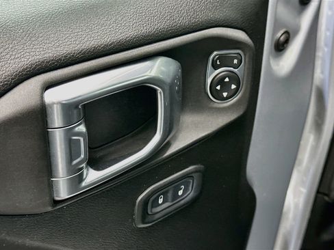 Used 2023 Jeep Wrangler Unlimited w/ Sun & Screen Package AWD/4WD image 15