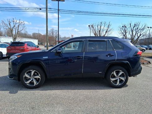 Used 2021 Toyota RAV4 SE w/ Weather & Moonroof Package AWD/4WD image 4