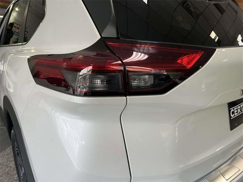 Used 2025 Nissan Rogue SV image 12