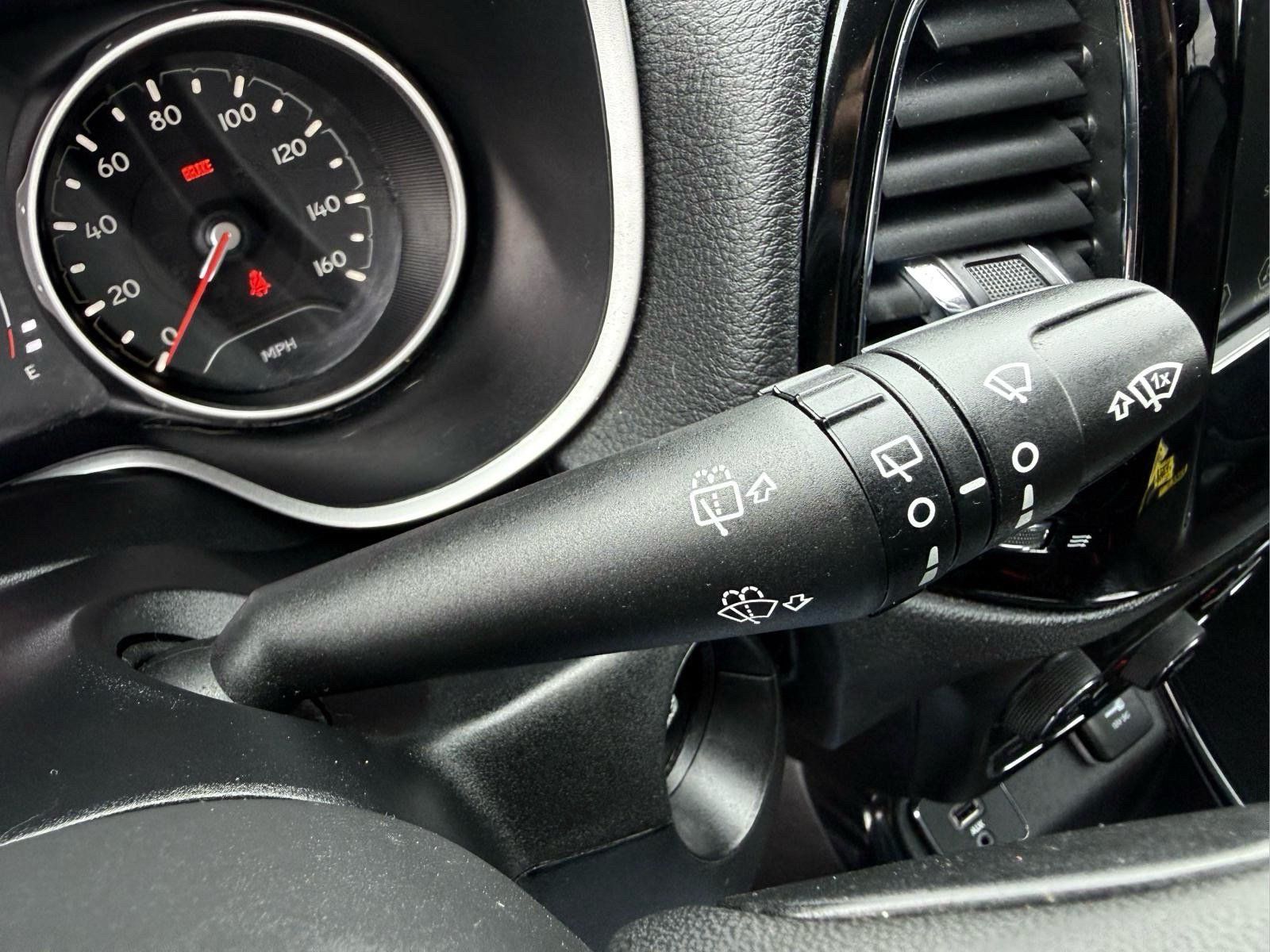 Used 2021 Jeep Compass Latitude FWD image 23