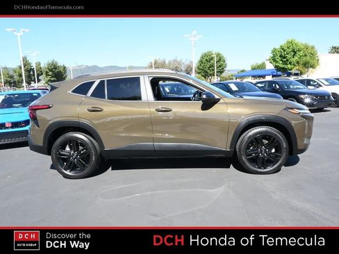 Used 2024 Chevrolet Trax ACTIV w/ Sunroof Package FWD image 5