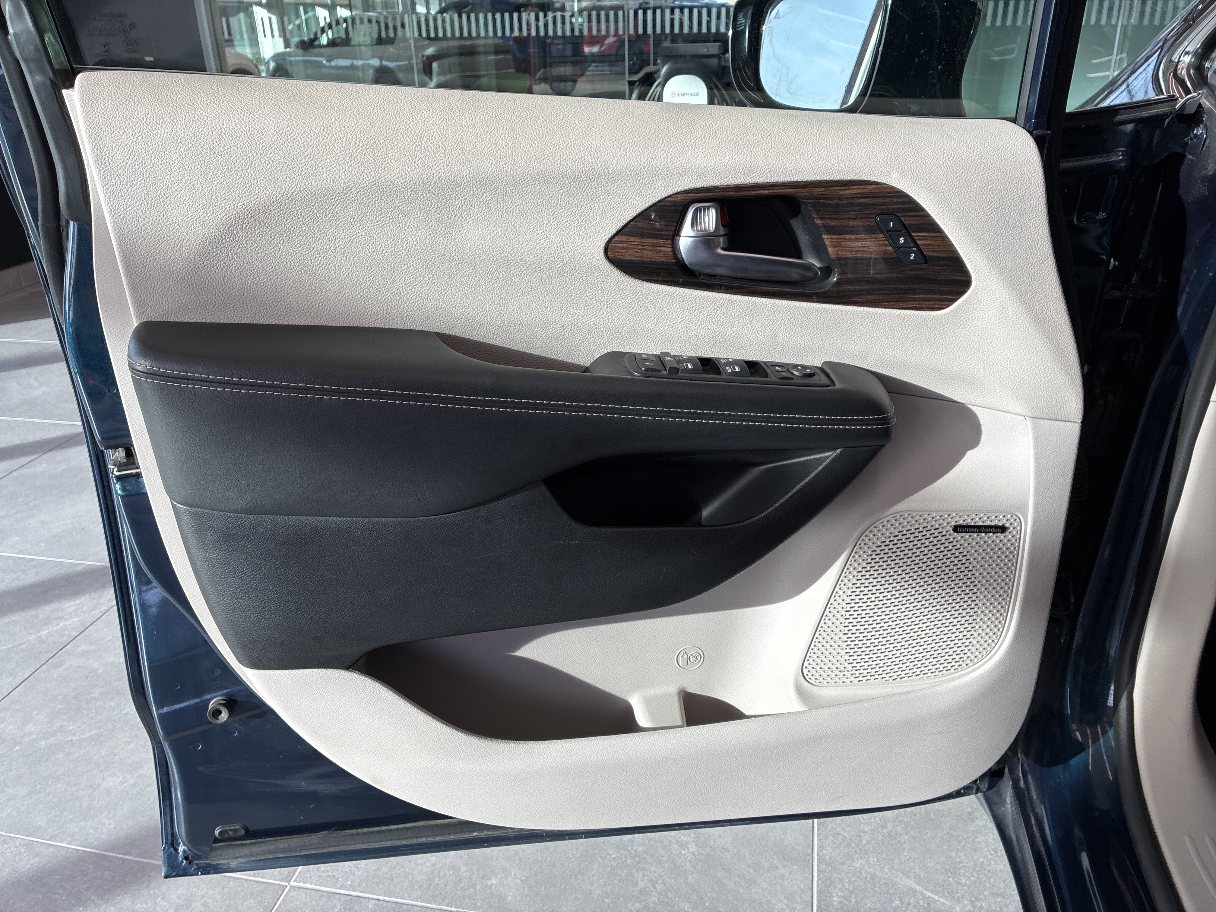 Certified 2023 Chrysler Pacifica Limited w/ Uconnect Theater Family Group AWD/4WD image 23